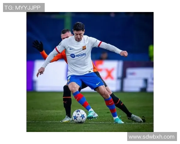 莱万再创佳绩欧冠赛场10场打入12球稳居射手榜首位